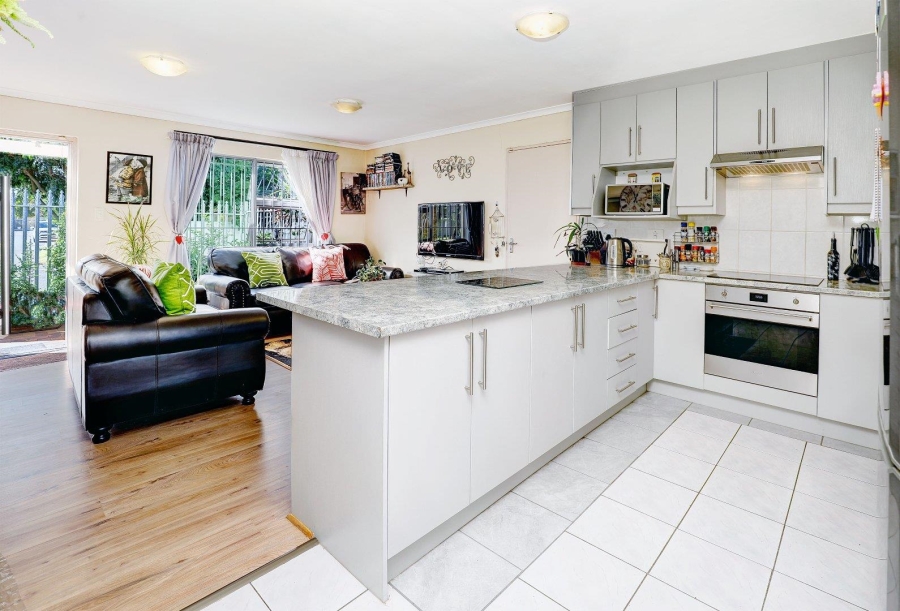 To Let 3 Bedroom Property for Rent in Loevenstein Western Cape